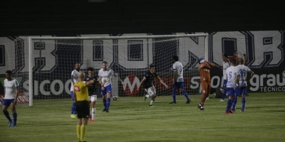 Em jogo de expulsões, VAR e gols, Remo vence o Avaí pela Série B do Brasileiro e alegra Azulinos