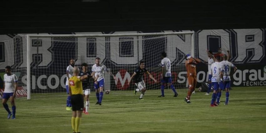 Em jogo de expulsões, VAR e gols, Remo vence o Avaí pela Série B do Brasileiro e alegra Azulinos