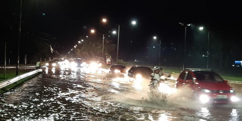 Chuva alaga ruas de Belém e Ananindeua e provoca o caos no trânsito