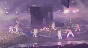 Telão cai em cima da boyband Mirror durante show em Hong Kong