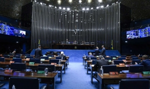 Senado aprova texto-base do projeto que limita ICMS sobre combustíveis