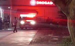Casal faz reféns dentro de farmácia no Umarizal, em Belém