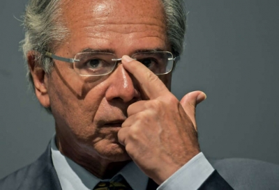 Guedes foi curto e grosso em respostas para fugir de indiciamento na CPI