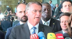 Em pronunciamento, Bolsonaro diz que vai cumprir a Constituição