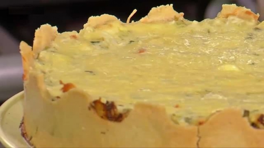 Aprenda a fazer uma quiche pai d'égua com recheio de camarão regional